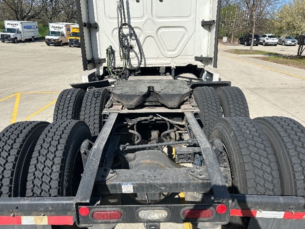 Sleeper Tractor-Heavy Duty Tractors-Freightliner-2022-T12664ST-La Porte-IN-530,979\n\t\tmiles-$ 61,750 - Image 6