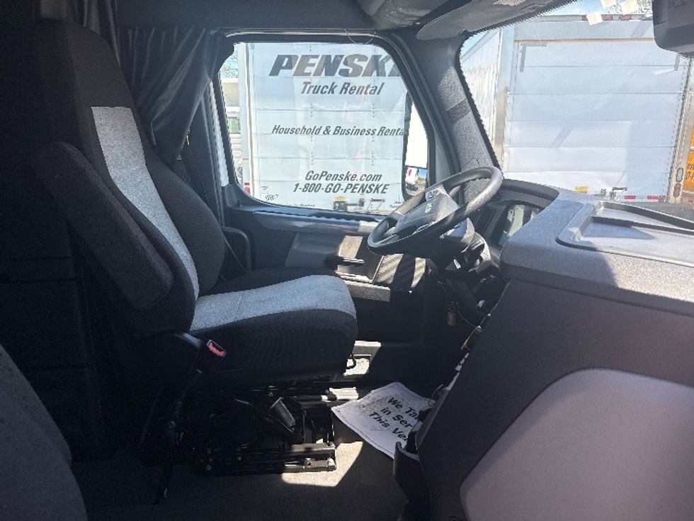 Sleeper Tractor-Heavy Duty Tractors-Freightliner-2022-T12664ST-La Porte-IN-553,722\n\t\tmiles-$ 60,250 - Image 15