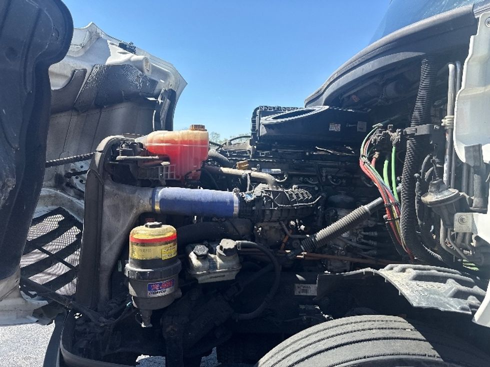 Sleeper Tractor-Heavy Duty Tractors-Freightliner-2022-T12664ST-La Porte-IN-553,722\n\t\tmiles-$ 60,250 - Image 21