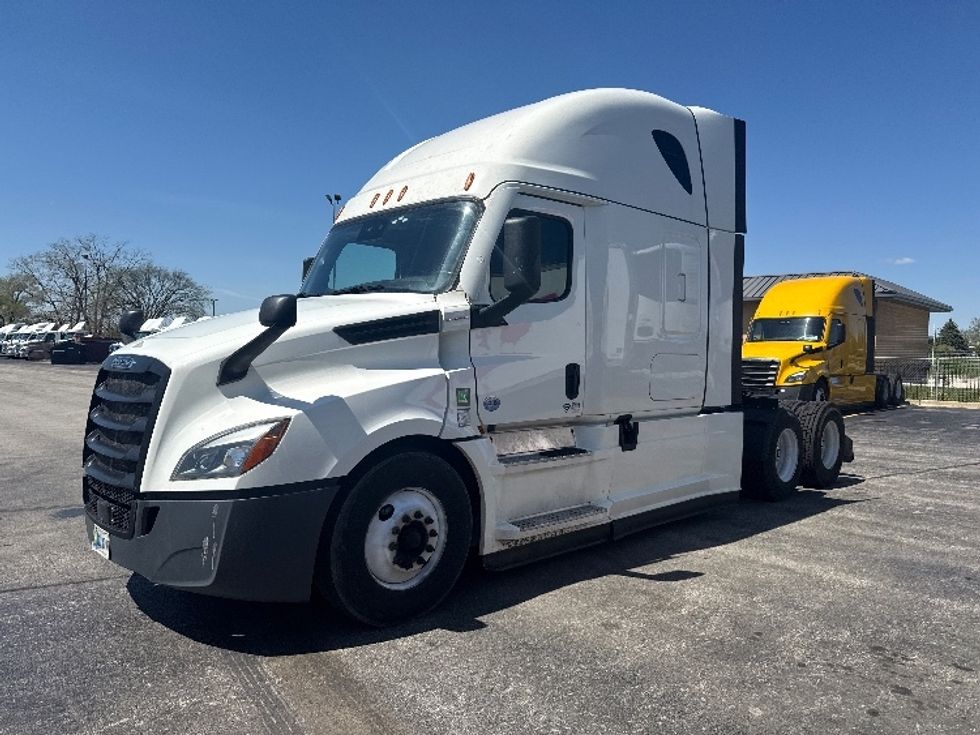 Sleeper Tractor-Heavy Duty Tractors-Freightliner-2022-T12664ST-La Porte-IN-553,722\n\t\tmiles-$ 60,250 - Image 3