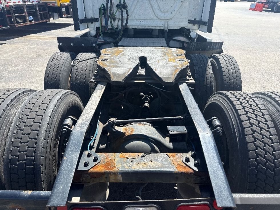 Sleeper Tractor-Heavy Duty Tractors-Freightliner-2022-T12664ST-La Porte-IN-553,722\n\t\tmiles-$ 60,250 - Image 6