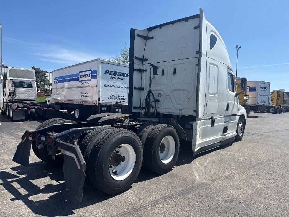 Sleeper Tractor-Heavy Duty Tractors-Freightliner-2022-T12664ST-La Porte-IN-553,722\n\t\tmiles-$ 60,250 - Image 7