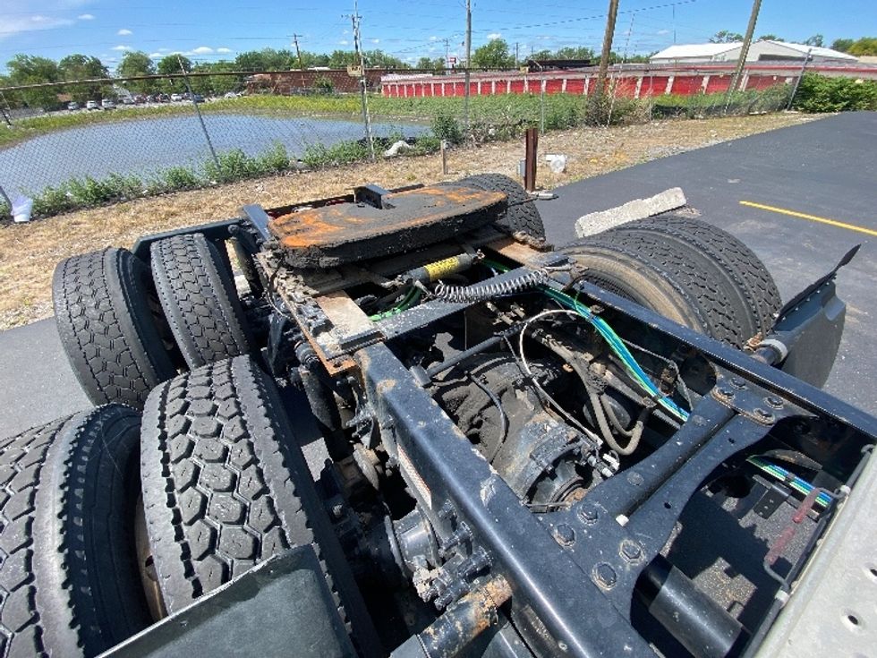 Sleeper Tractor-Heavy Duty Tractors-Freightliner-2022-T12664ST-La Porte-IN-555,327\n\t\tmiles-$ 65,250 - Image 22