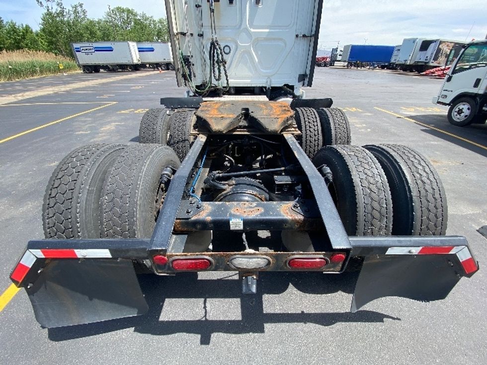 Sleeper Tractor-Heavy Duty Tractors-Freightliner-2022-T12664ST-La Porte-IN-555,327\n\t\tmiles-$ 65,250 - Image 6