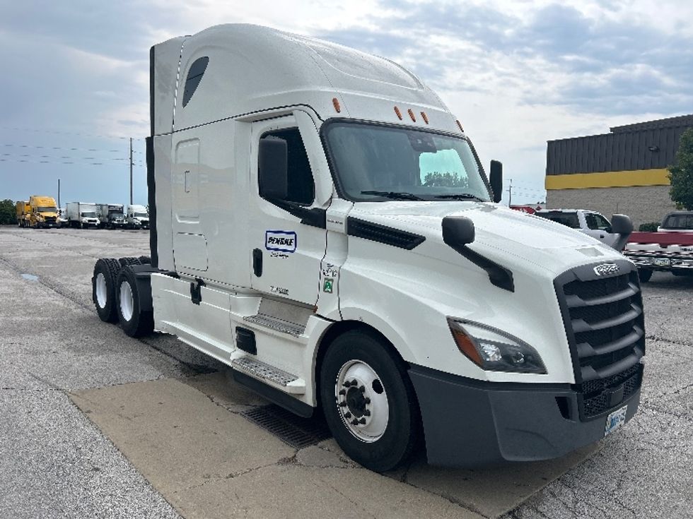 Sleeper Tractor-Heavy Duty Tractors-Freightliner-2022-T12664ST-La Porte-IN-614,836\n\t\tmiles-$ 63,750 - Image 1