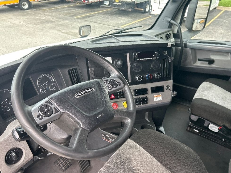 Sleeper Tractor-Heavy Duty Tractors-Freightliner-2022-T12664ST-La Porte-IN-614,836\n\t\tmiles-$ 63,750 - Image 10