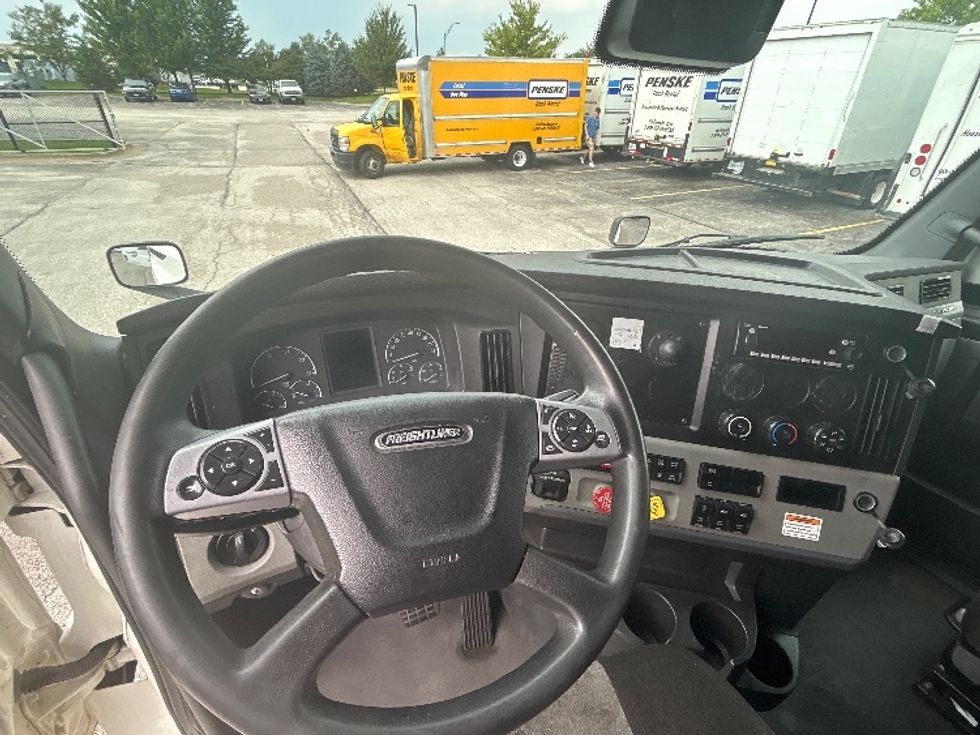 Sleeper Tractor-Heavy Duty Tractors-Freightliner-2022-T12664ST-La Porte-IN-614,836\n\t\tmiles-$ 63,750 - Image 11