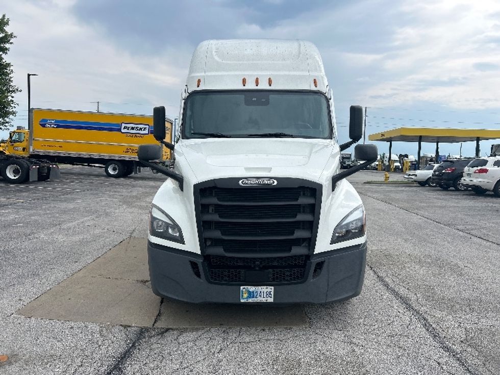 Sleeper Tractor-Heavy Duty Tractors-Freightliner-2022-T12664ST-La Porte-IN-614,836\n\t\tmiles-$ 63,750 - Image 2