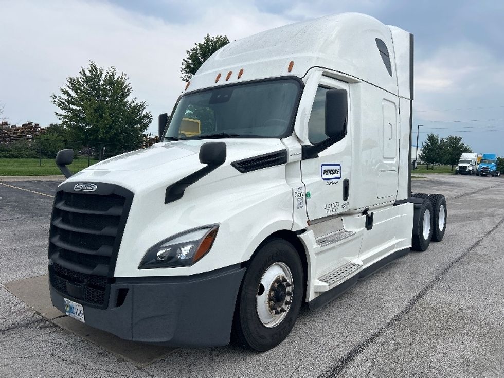 Sleeper Tractor-Heavy Duty Tractors-Freightliner-2022-T12664ST-La Porte-IN-614,836\n\t\tmiles-$ 63,750 - Image 3
