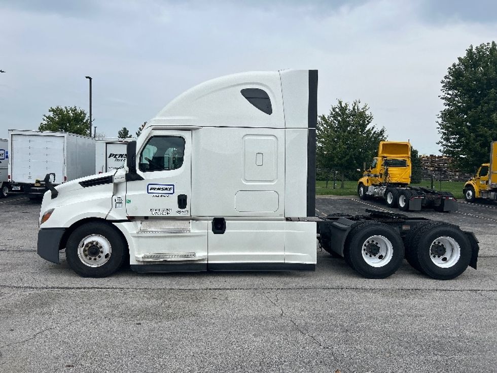 Sleeper Tractor-Heavy Duty Tractors-Freightliner-2022-T12664ST-La Porte-IN-614,836\n\t\tmiles-$ 63,750 - Image 4