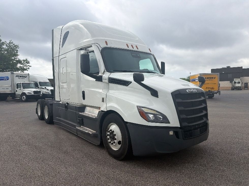 Sleeper Tractor-Heavy Duty Tractors-Freightliner-2022-T12664ST-La Porte-IN-621,882\n\t\tmiles-$ 60,000 - Image 1