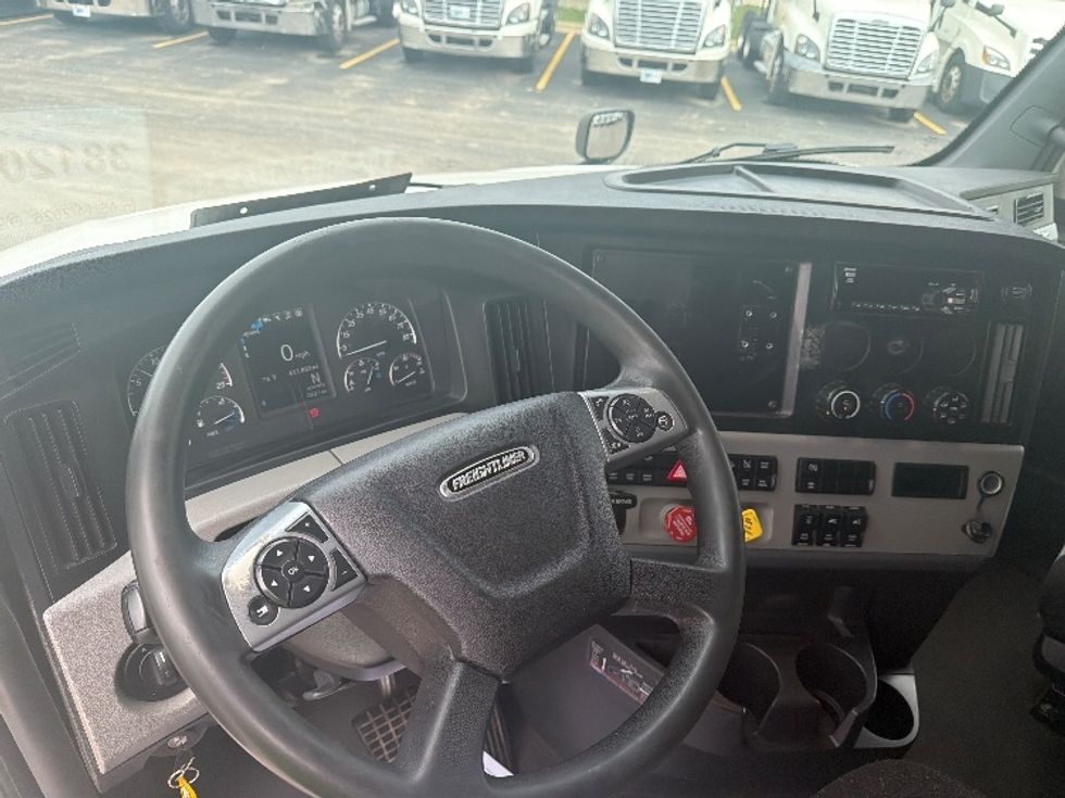Sleeper Tractor-Heavy Duty Tractors-Freightliner-2022-T12664ST-La Porte-IN-621,882\n\t\tmiles-$ 60,000 - Image 11