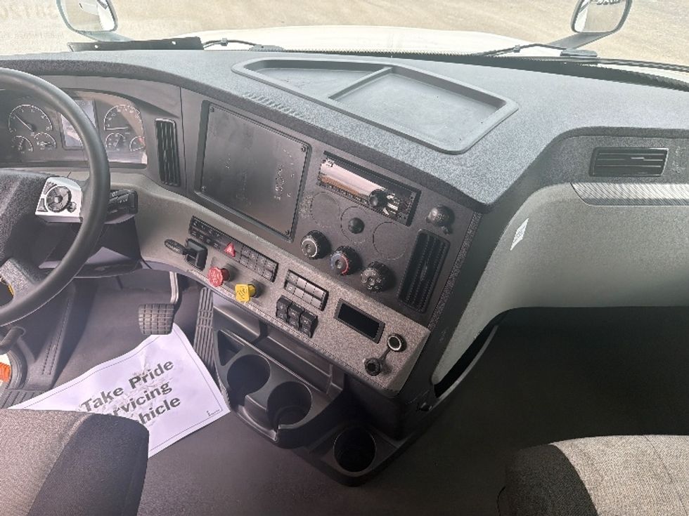 Sleeper Tractor-Heavy Duty Tractors-Freightliner-2022-T12664ST-La Porte-IN-621,882\n\t\tmiles-$ 60,000 - Image 12