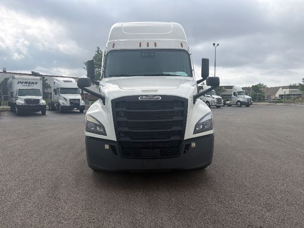 Sleeper Tractor-Heavy Duty Tractors-Freightliner-2022-T12664ST-La Porte-IN-621,882\n\t\tmiles-$ 60,000 - Image 2