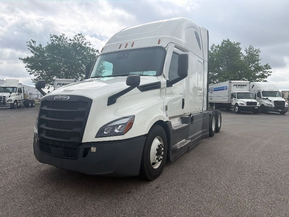 Sleeper Tractor-Heavy Duty Tractors-Freightliner-2022-T12664ST-La Porte-IN-621,882\n\t\tmiles-$ 60,000 - Image 3