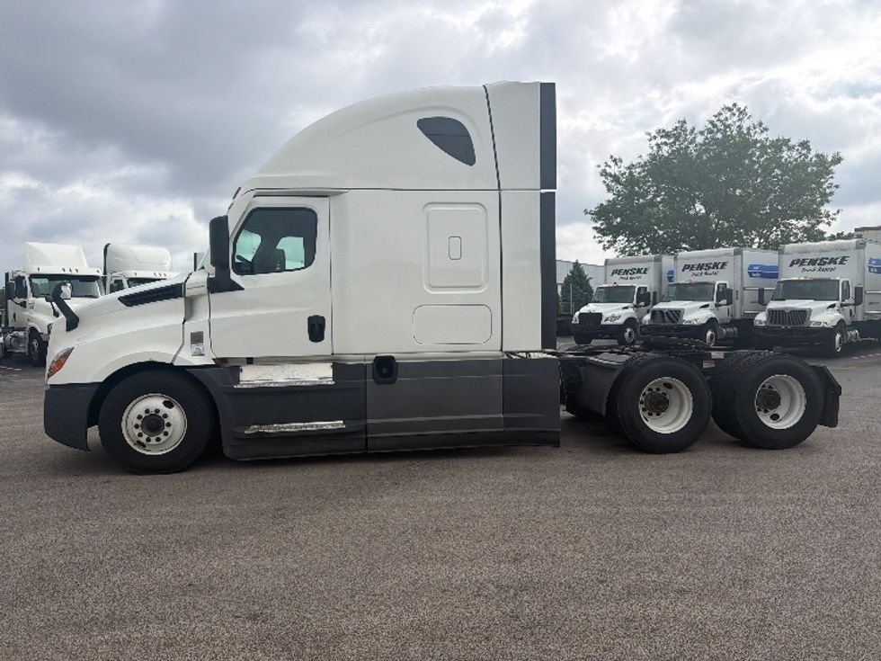 Sleeper Tractor-Heavy Duty Tractors-Freightliner-2022-T12664ST-La Porte-IN-621,882\n\t\tmiles-$ 60,000 - Image 4