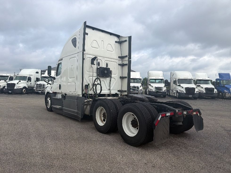 Sleeper Tractor-Heavy Duty Tractors-Freightliner-2022-T12664ST-La Porte-IN-621,882\n\t\tmiles-$ 60,000 - Image 5