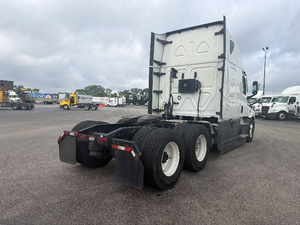 Sleeper Tractor-Heavy Duty Tractors-Freightliner-2022-T12664ST-La Porte-IN-621,882\n\t\tmiles-$ 60,000 - Image 7