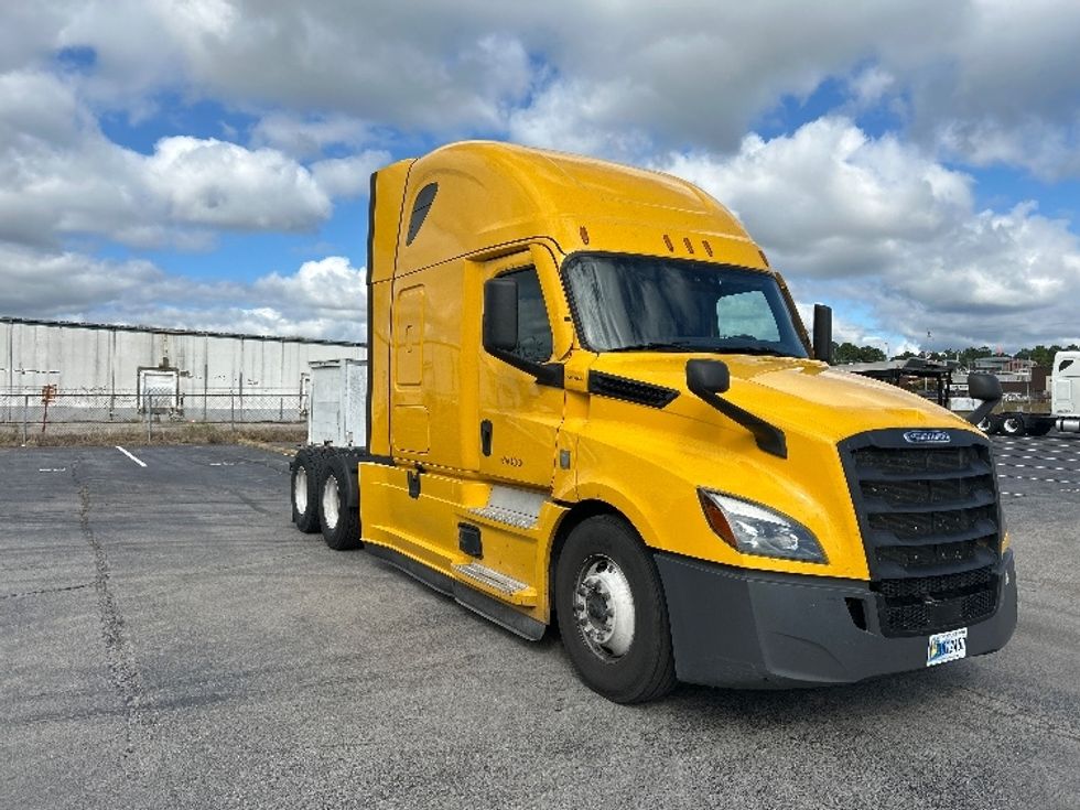 Sleeper Tractor-Heavy Duty Tractors-Freightliner-2022-T12664ST-La Vergne-TN-554,821\n\t\tmiles-$ 61,500 - Image 1