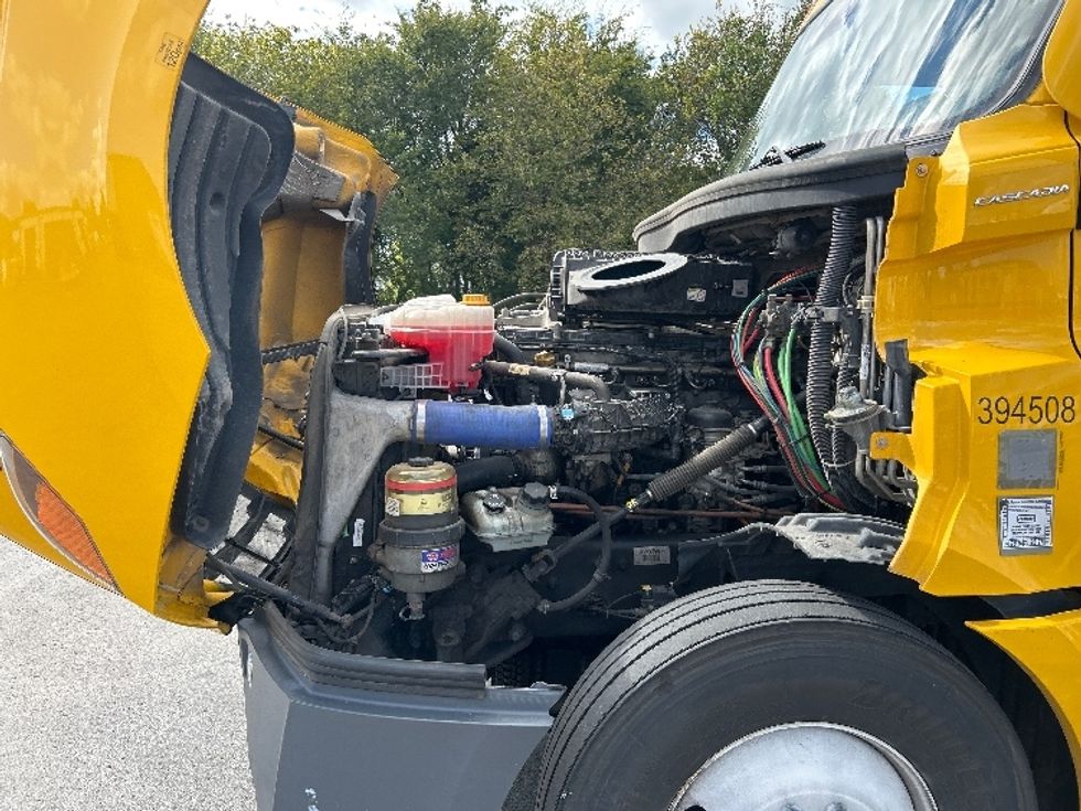 Sleeper Tractor-Heavy Duty Tractors-Freightliner-2022-T12664ST-La Vergne-TN-554,821\n\t\tmiles-$ 61,500 - Image 21