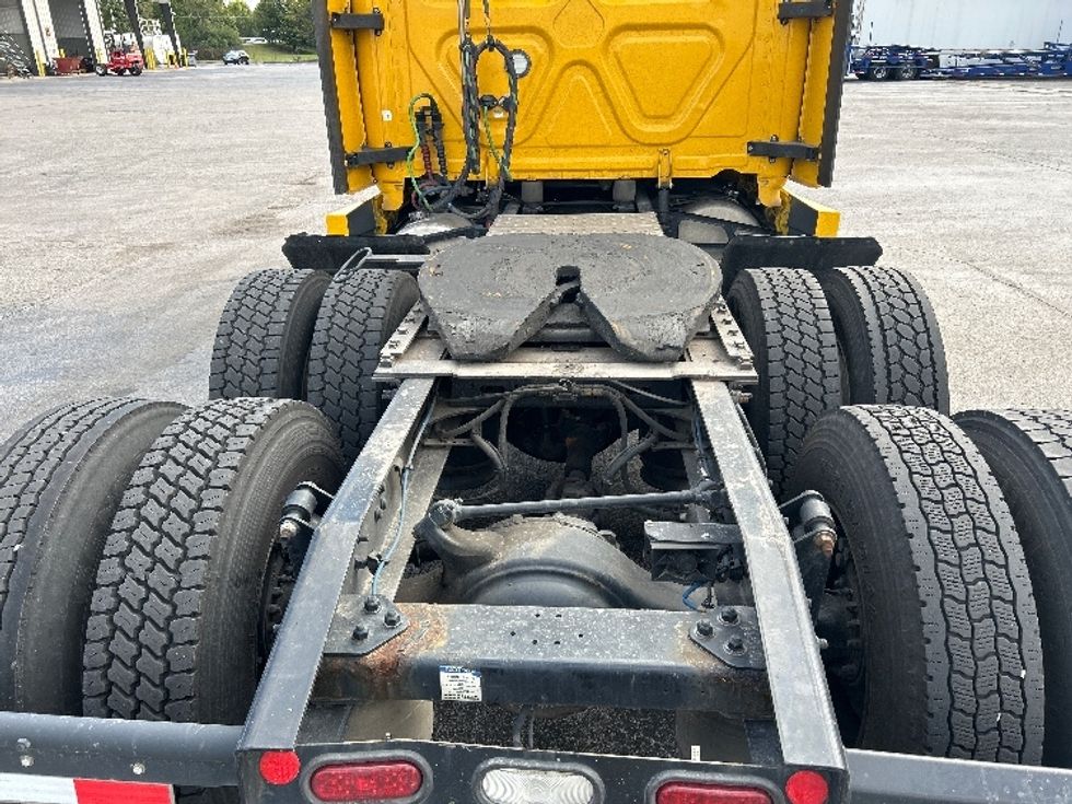 Sleeper Tractor-Heavy Duty Tractors-Freightliner-2022-T12664ST-La Vergne-TN-554,821\n\t\tmiles-$ 61,500 - Image 6