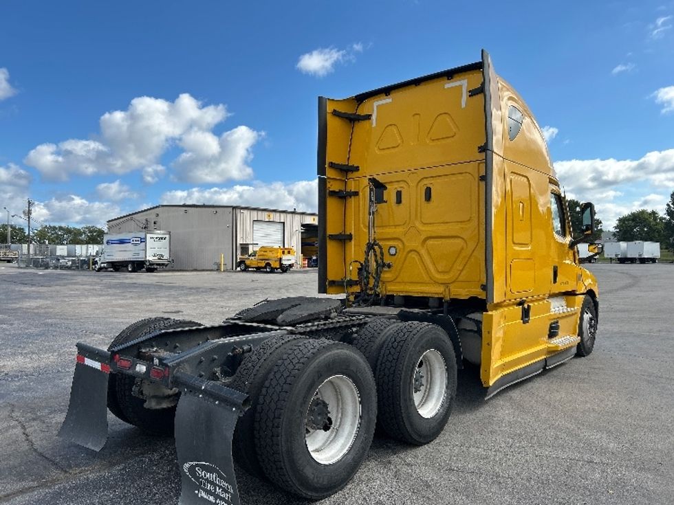 Sleeper Tractor-Heavy Duty Tractors-Freightliner-2022-T12664ST-La Vergne-TN-554,821\n\t\tmiles-$ 61,500 - Image 7