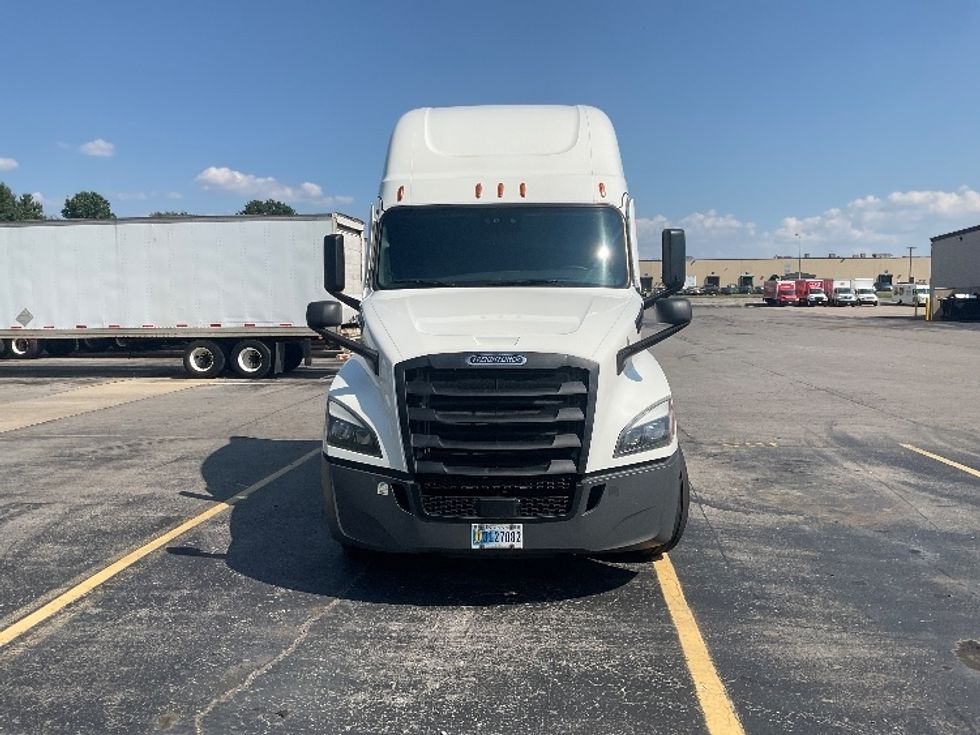 Sleeper Tractor-Heavy Duty Tractors-Freightliner-2022-T12664ST-La Vergne-TN-569,243\n\t\tmiles-$ 65,250 - Image 2