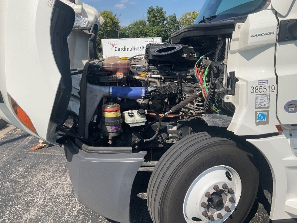 Sleeper Tractor-Heavy Duty Tractors-Freightliner-2022-T12664ST-La Vergne-TN-569,243\n\t\tmiles-$ 65,250 - Image 21