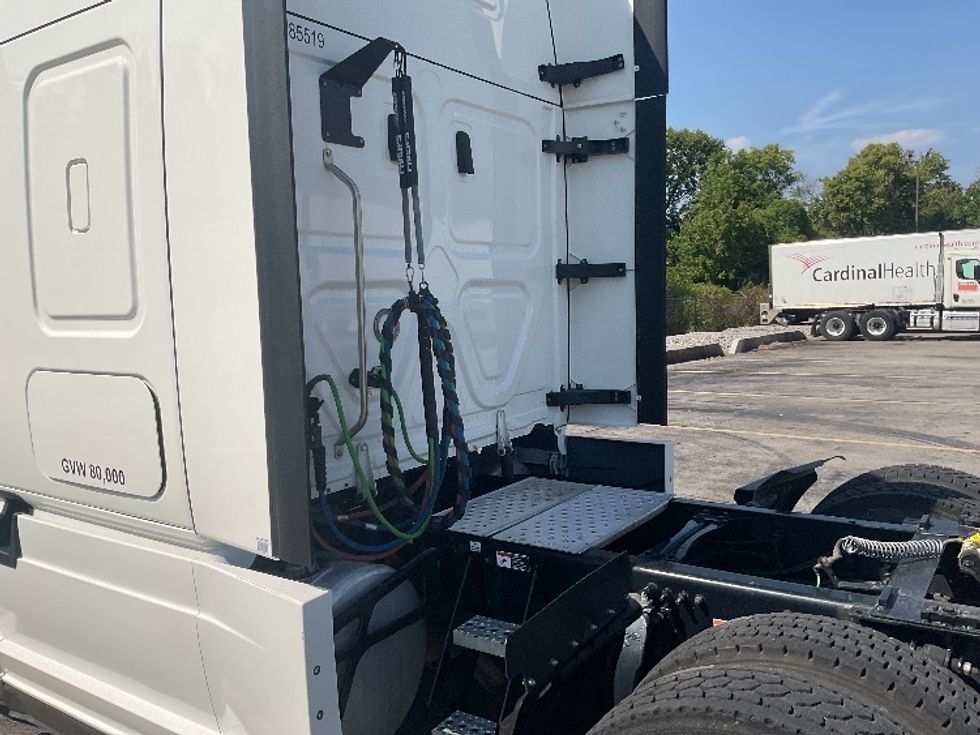 Sleeper Tractor-Heavy Duty Tractors-Freightliner-2022-T12664ST-La Vergne-TN-569,243\n\t\tmiles-$ 65,250 - Image 22