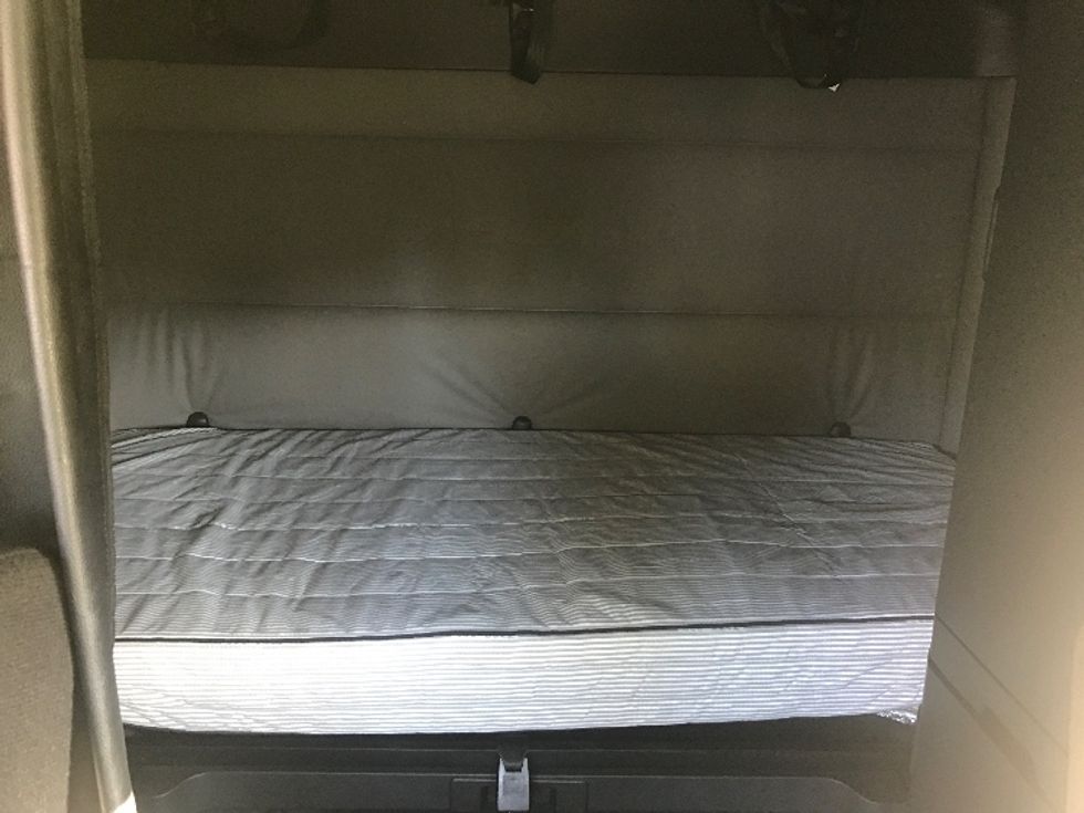 Sleeper Tractor-Heavy Duty Tractors-Freightliner-2022-T12664ST-Ladson-SC-371,394\n\t\tmiles-$ 83,250 - Image 16