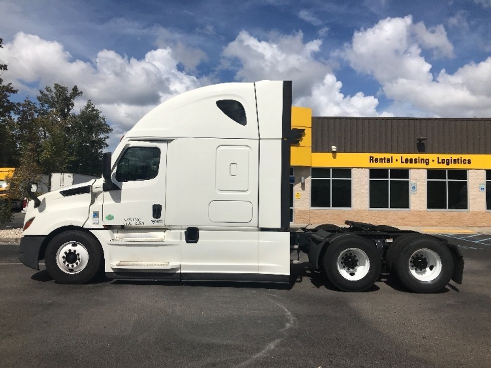 Sleeper Tractor-Heavy Duty Tractors-Freightliner-2022-T12664ST-Ladson-SC-371,394\n\t\tmiles-$ 83,250 - Image 4