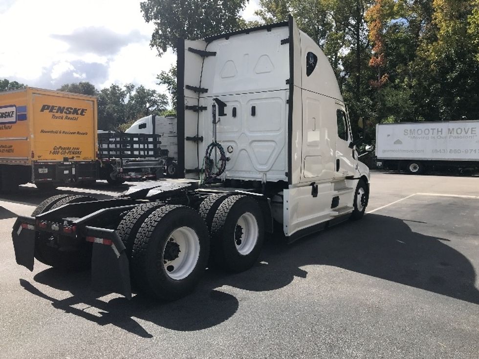 Sleeper Tractor-Heavy Duty Tractors-Freightliner-2022-T12664ST-Ladson-SC-371,394\n\t\tmiles-$ 83,250 - Image 7
