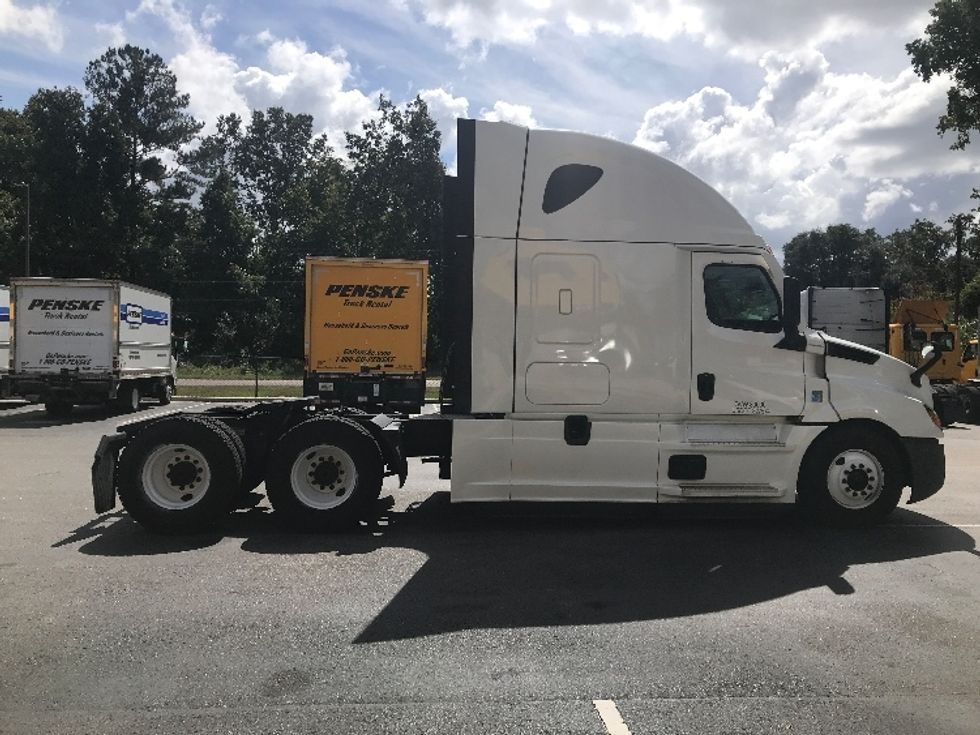 Sleeper Tractor-Heavy Duty Tractors-Freightliner-2022-T12664ST-Ladson-SC-371,394\n\t\tmiles-$ 83,250 - Image 8