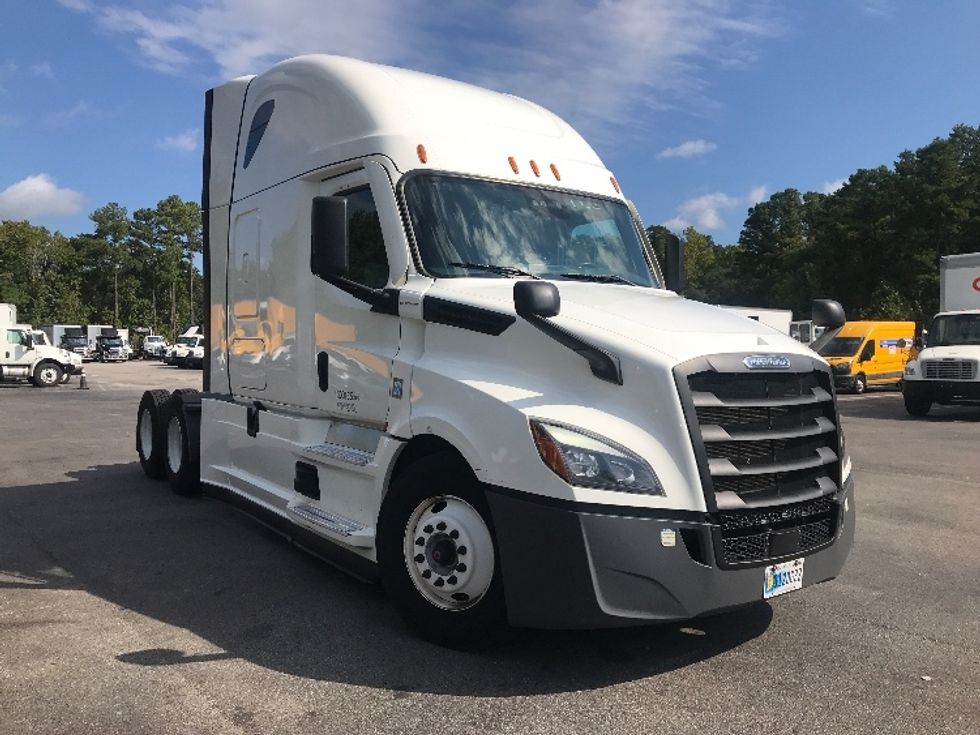 Sleeper Tractor-Heavy Duty Tractors-Freightliner-2022-T12664ST-Ladson-SC-487,445\n\t\tmiles-$ 72,000 - Image 1