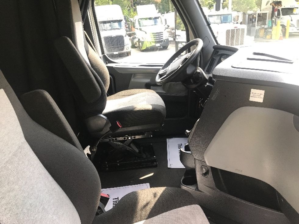 Sleeper Tractor-Heavy Duty Tractors-Freightliner-2022-T12664ST-Ladson-SC-487,445\n\t\tmiles-$ 72,000 - Image 15