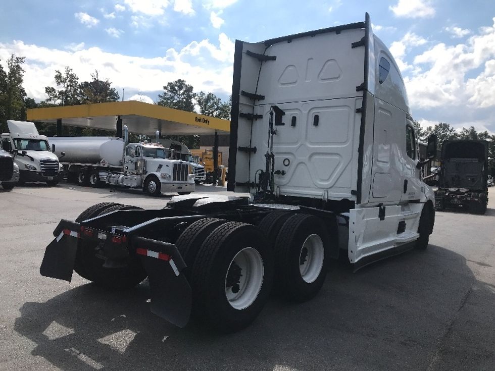 Sleeper Tractor-Heavy Duty Tractors-Freightliner-2022-T12664ST-Ladson-SC-487,445\n\t\tmiles-$ 72,000 - Image 7