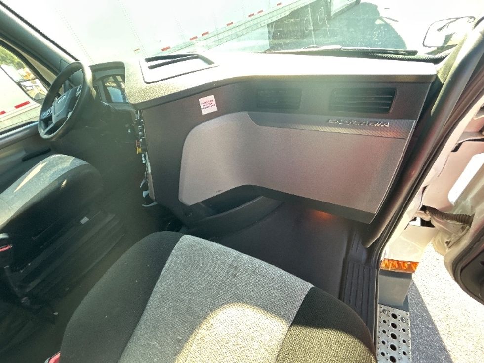 Sleeper Tractor-Heavy Duty Tractors-Freightliner-2022-T12664ST-Lafayette-LA-370,304\n\t\tmiles-$ 87,000 - Image 15