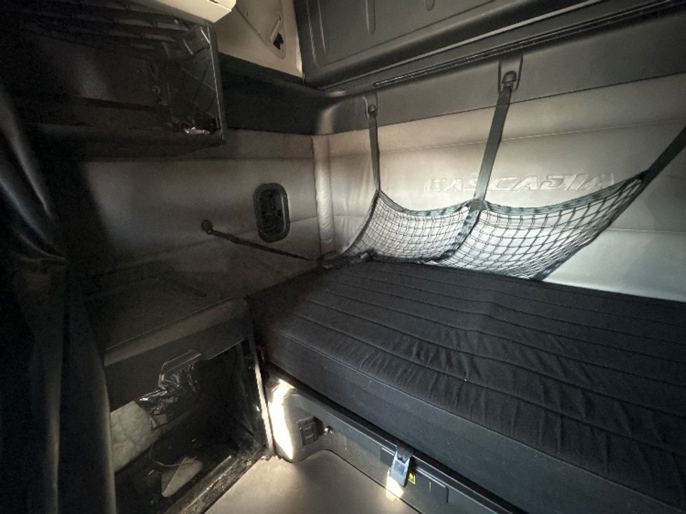 Sleeper Tractor-Heavy Duty Tractors-Freightliner-2022-T12664ST-Lafayette-LA-370,304\n\t\tmiles-$ 87,000 - Image 18