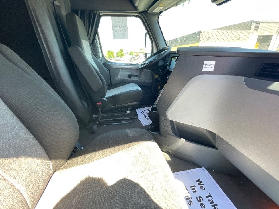 Sleeper Tractor-Heavy Duty Tractors-Freightliner-2022-T12664ST-Lafayette-LA-434,788\n\t\tmiles-$ 80,500 - Image 15