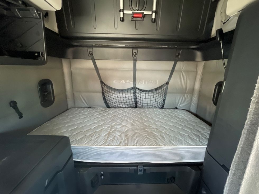 Sleeper Tractor-Heavy Duty Tractors-Freightliner-2022-T12664ST-Lafayette-LA-434,788\n\t\tmiles-$ 80,500 - Image 16