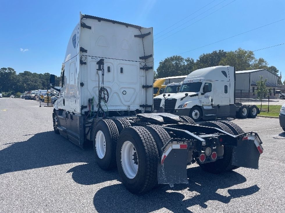 Sleeper Tractor-Heavy Duty Tractors-Freightliner-2022-T12664ST-Lafayette-LA-434,788\n\t\tmiles-$ 80,500 - Image 5