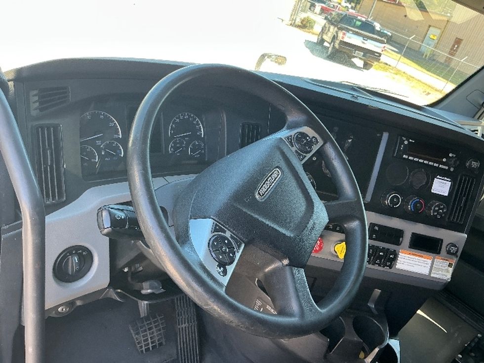 Sleeper Tractor-Heavy Duty Tractors-Freightliner-2022-T12664ST-Lagrange-GA-544,050\n\t\tmiles-$ 77,500 - Image 10