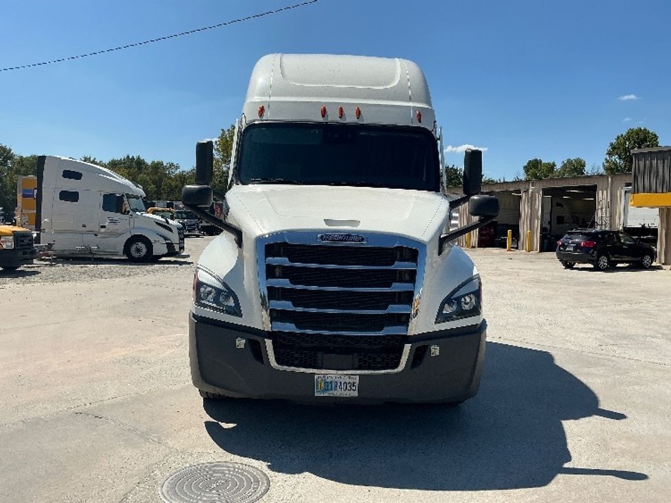 Sleeper Tractor-Heavy Duty Tractors-Freightliner-2022-T12664ST-Lagrange-GA-544,050\n\t\tmiles-$ 77,500 - Image 2