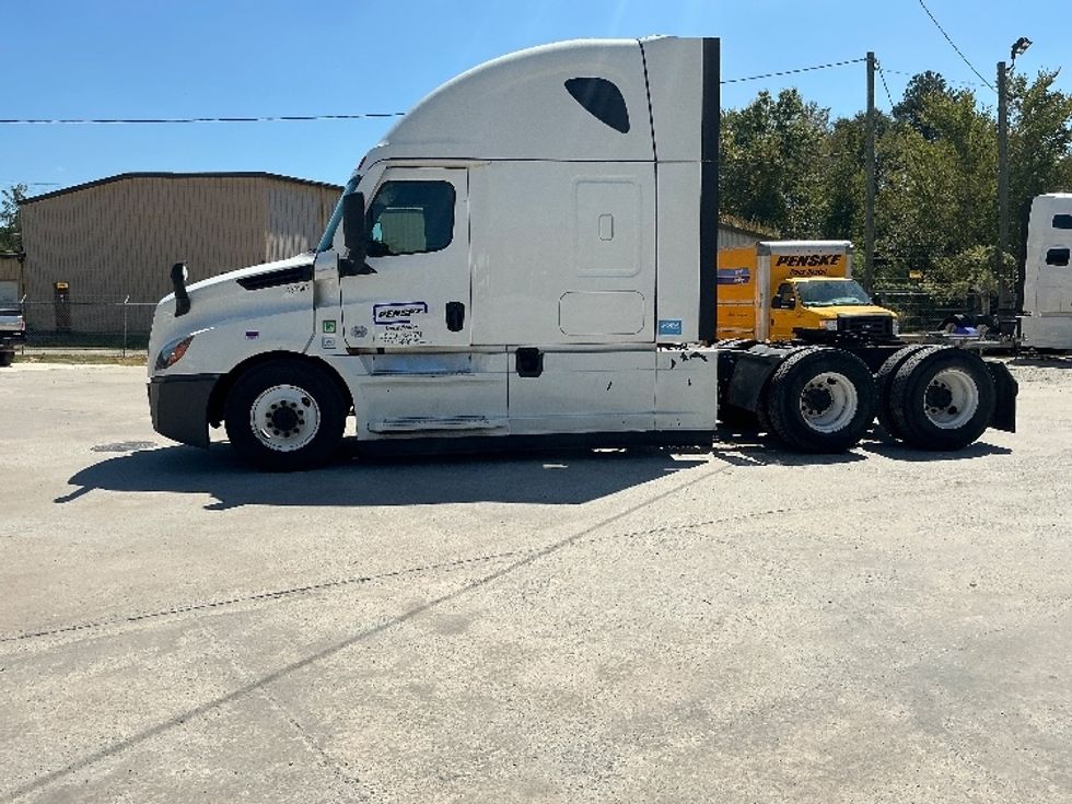 Sleeper Tractor-Heavy Duty Tractors-Freightliner-2022-T12664ST-Lagrange-GA-544,050\n\t\tmiles-$ 77,500 - Image 4