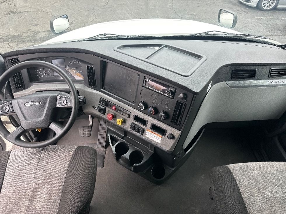 Sleeper Tractor-Heavy Duty Tractors-Freightliner-2022-T12664ST-Lancaster-PA-492,832\n\t\tmiles-$ 68,500 - Image 12