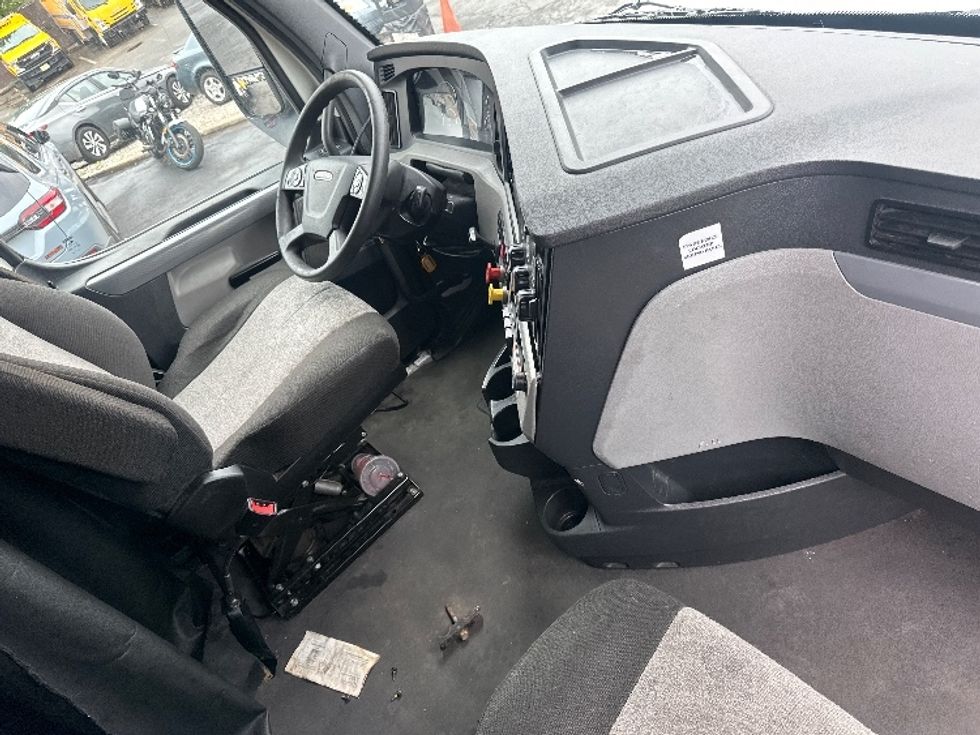 Sleeper Tractor-Heavy Duty Tractors-Freightliner-2022-T12664ST-Lancaster-PA-492,832\n\t\tmiles-$ 68,500 - Image 15