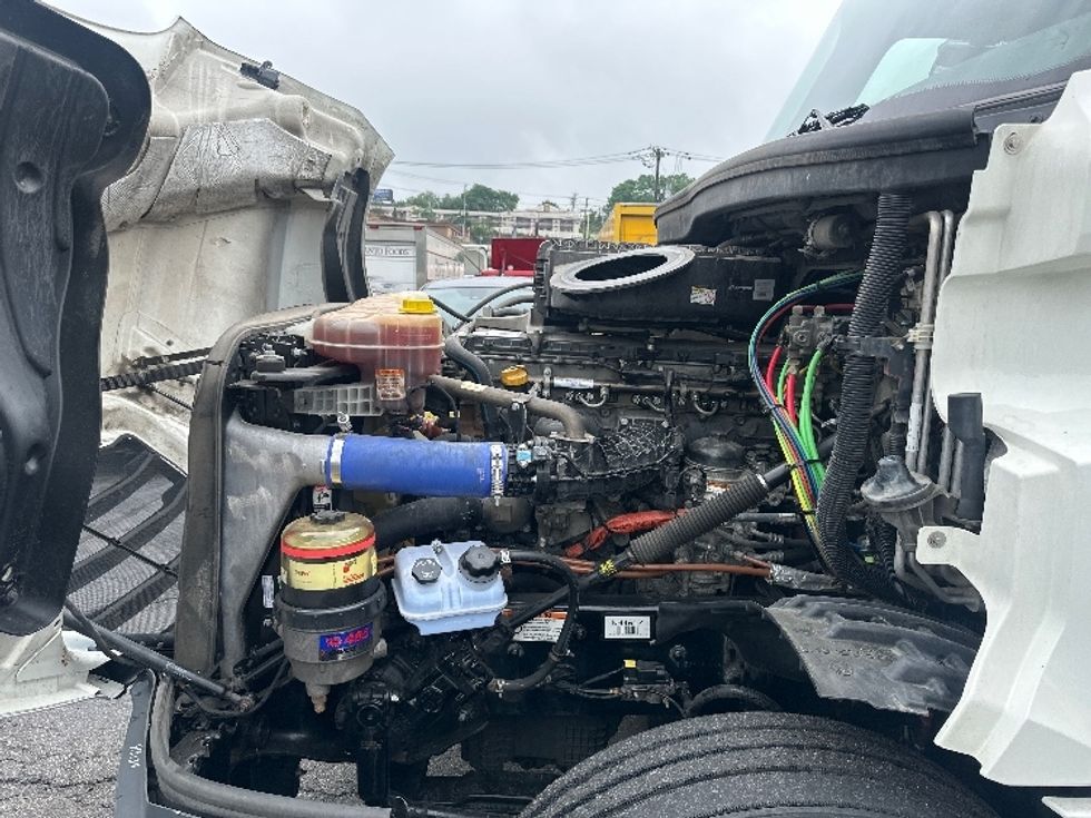 Sleeper Tractor-Heavy Duty Tractors-Freightliner-2022-T12664ST-Lancaster-PA-492,832\n\t\tmiles-$ 68,500 - Image 21