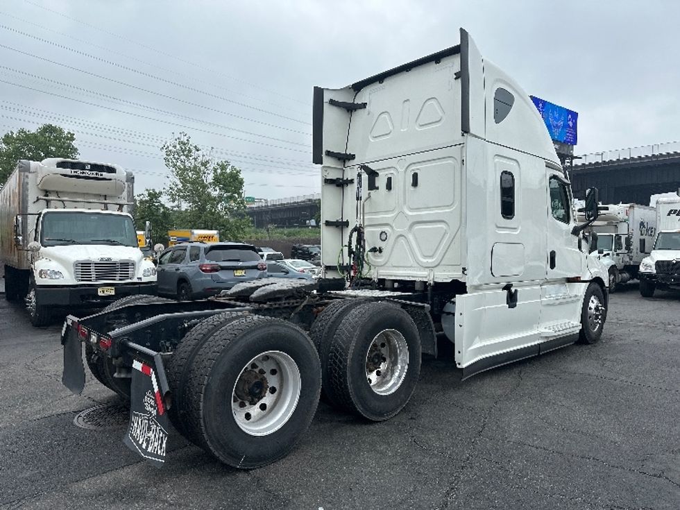 Sleeper Tractor-Heavy Duty Tractors-Freightliner-2022-T12664ST-Lancaster-PA-492,832\n\t\tmiles-$ 68,500 - Image 7