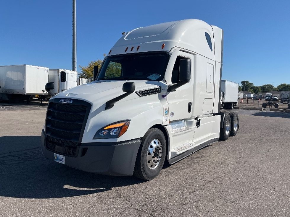 2022 Freightliner Cascadia 126" Sleeper Cab photo 3