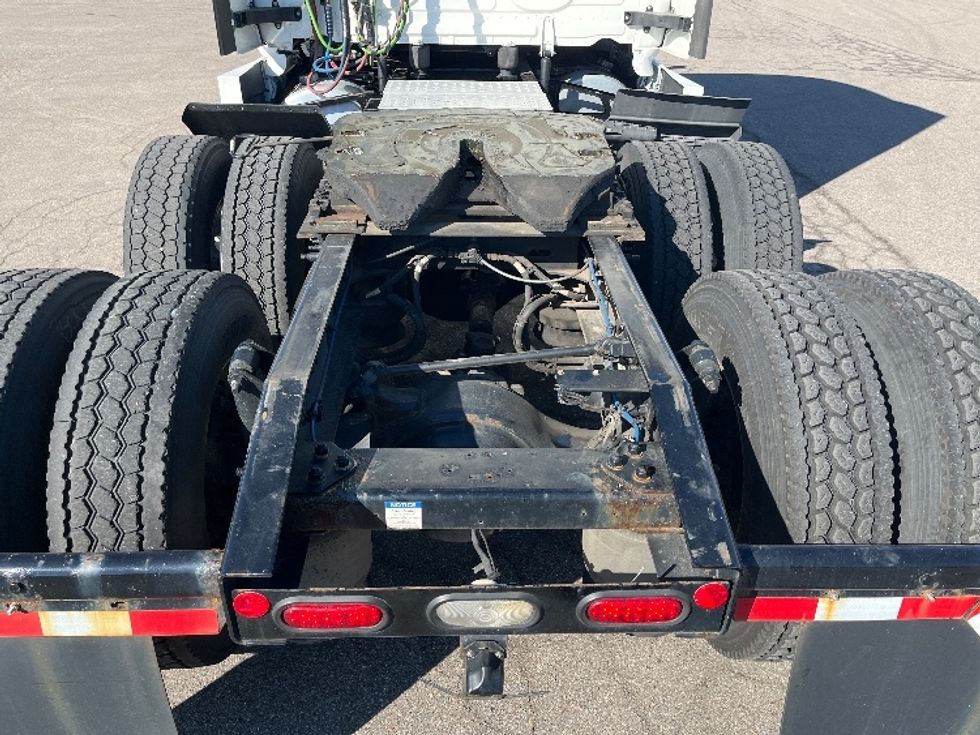 Sleeper Tractor-Heavy Duty Tractors-Freightliner-2022-T12664ST-Lansing-MI-373,377\n\t\tmiles-$ 82,000 - Image 6